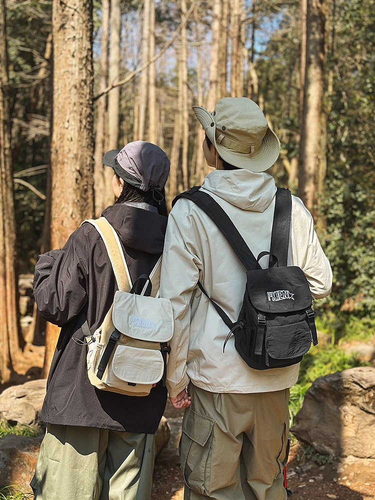 双肩包男女适用户外休闲徒步登山旅行实用小书包运动简约潮流韩版