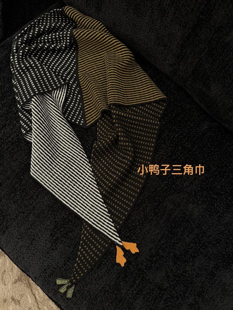 趣味小鸭子羊毛超大版三角巾  J25WJ720