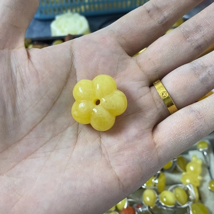 蜜蜡裸石未镶嵌吊坠