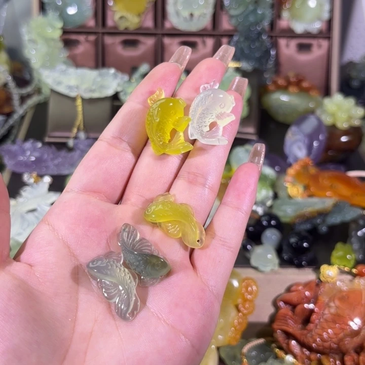 蛇纹石玉未镶嵌颈饰放**态