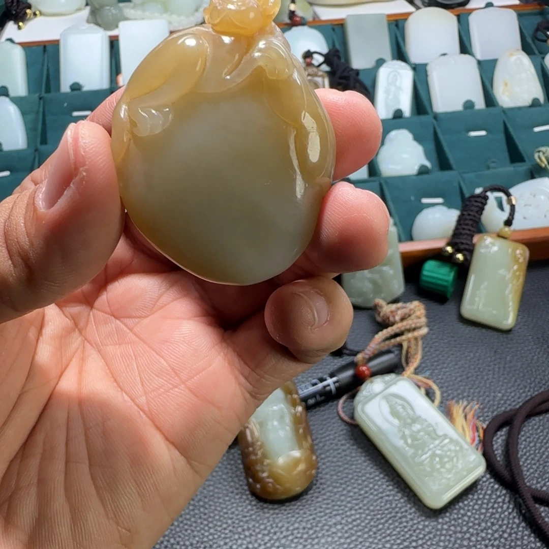 和田玉未镶嵌挂件