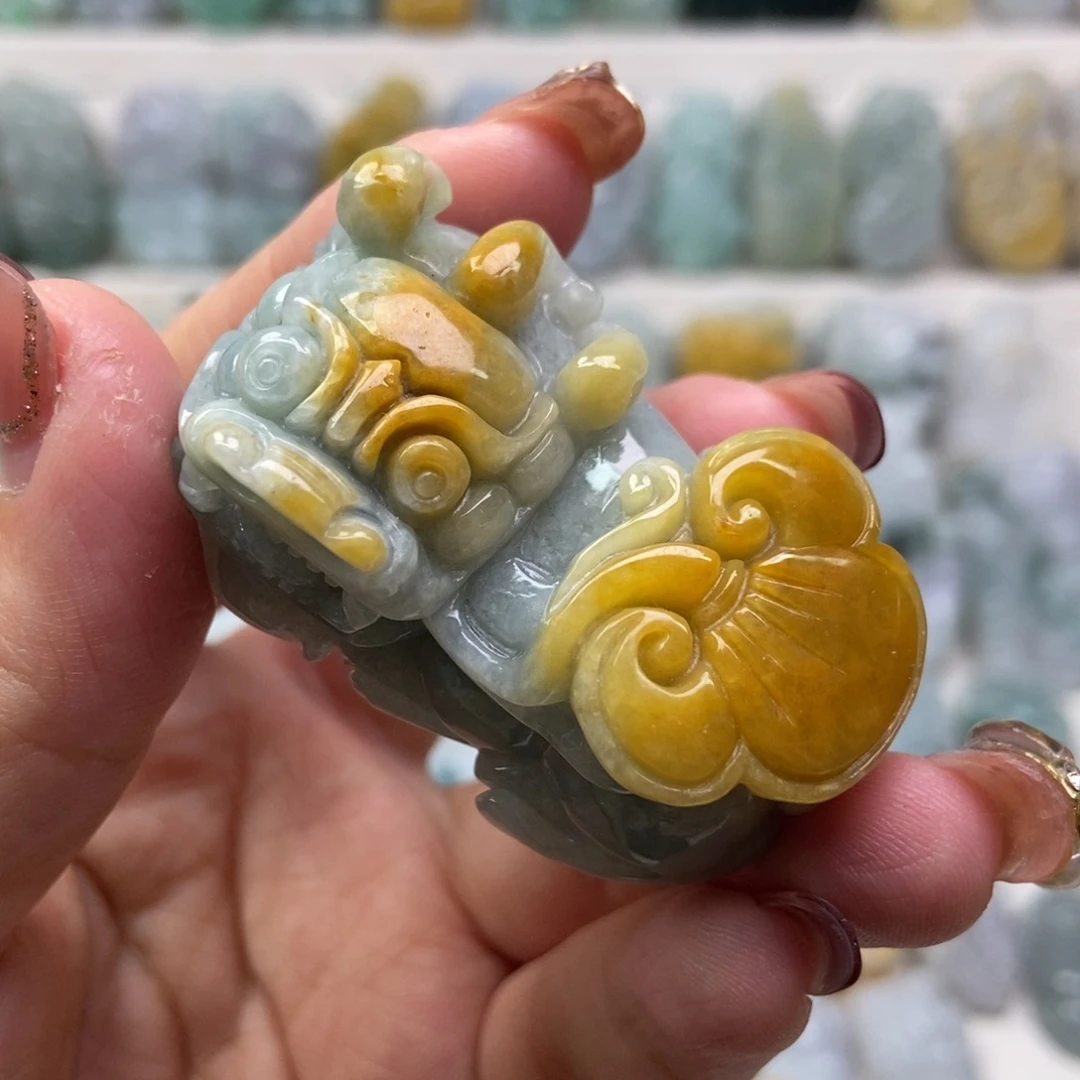 翡翠吊坠(赠链)未镶嵌