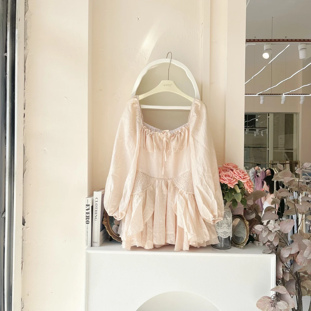 青青大码女装 法式一字领露肩泡泡长袖收腰显瘦奶茶色连衣裙C7117