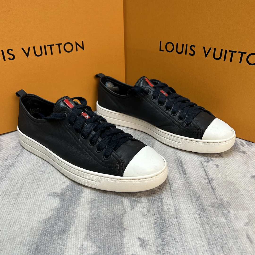 95新 Prada/普拉达 黑色圆头系带简约设计休闲板鞋/97新/41欧码