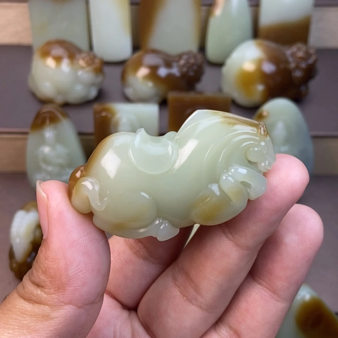 颈饰未镶嵌和田玉（糖玉）