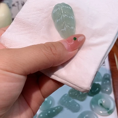 颈饰未镶嵌翡翠叶子