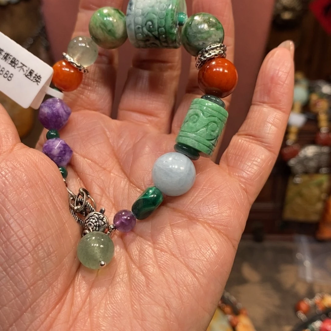 翡翠吊坠(赠链)未镶嵌