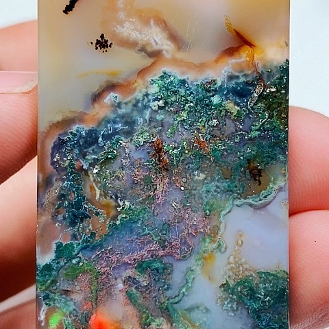 玛瑙/玉髓颈饰未镶嵌美**人