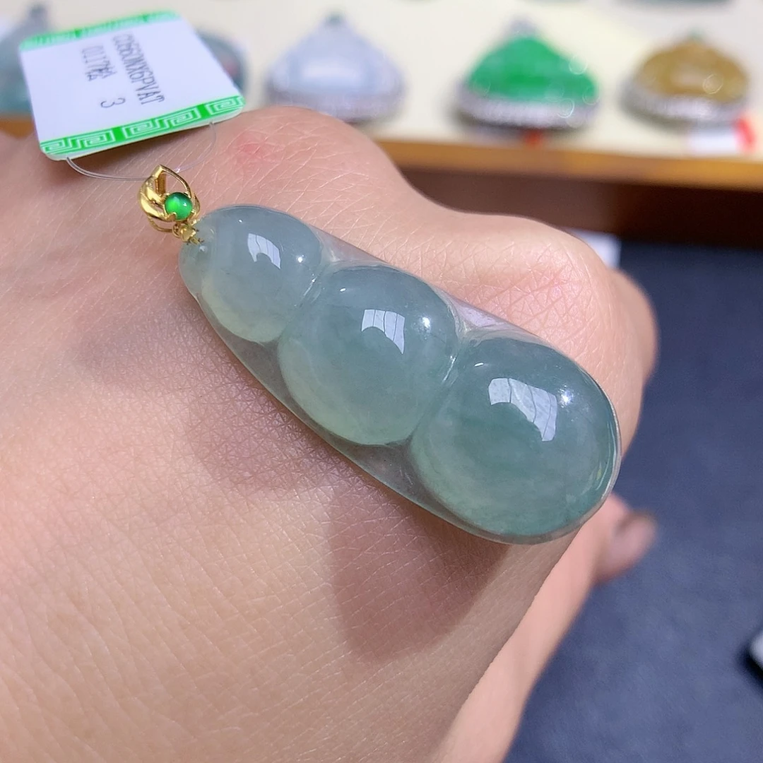 翡翠颈饰18K金镶嵌福豆