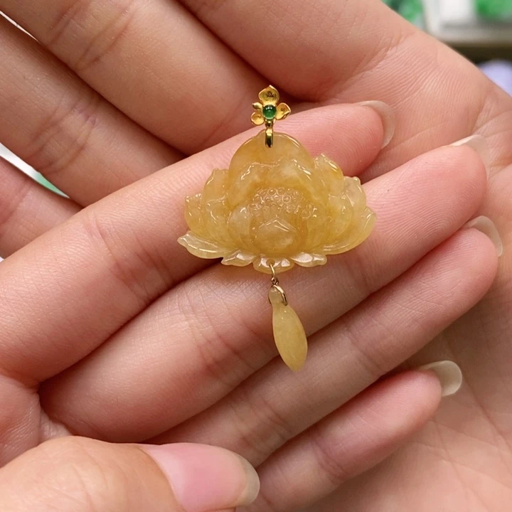 翡翠未镶嵌颈饰南**巷吊坠