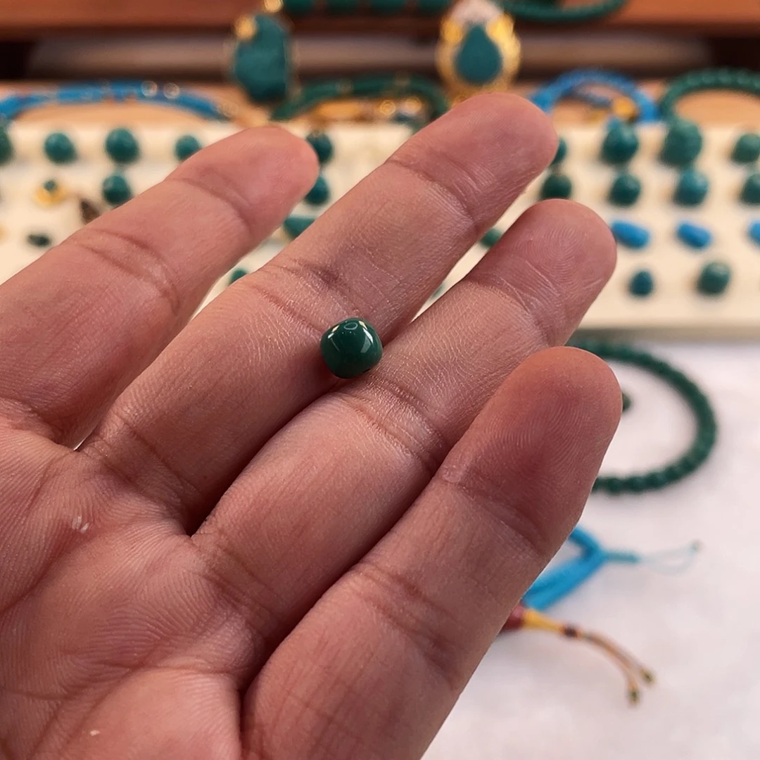 绿松石未镶嵌颈饰