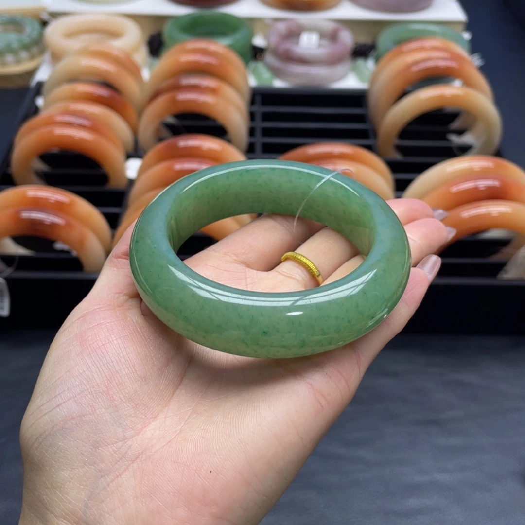 未镶嵌手镯石英质玉一*