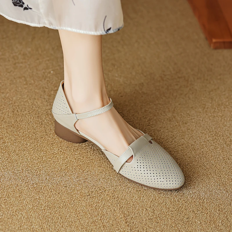 中跟法式包头洞洞鞋镂空时装凉鞋白色软底粗跟夏季方头低跟玛丽珍