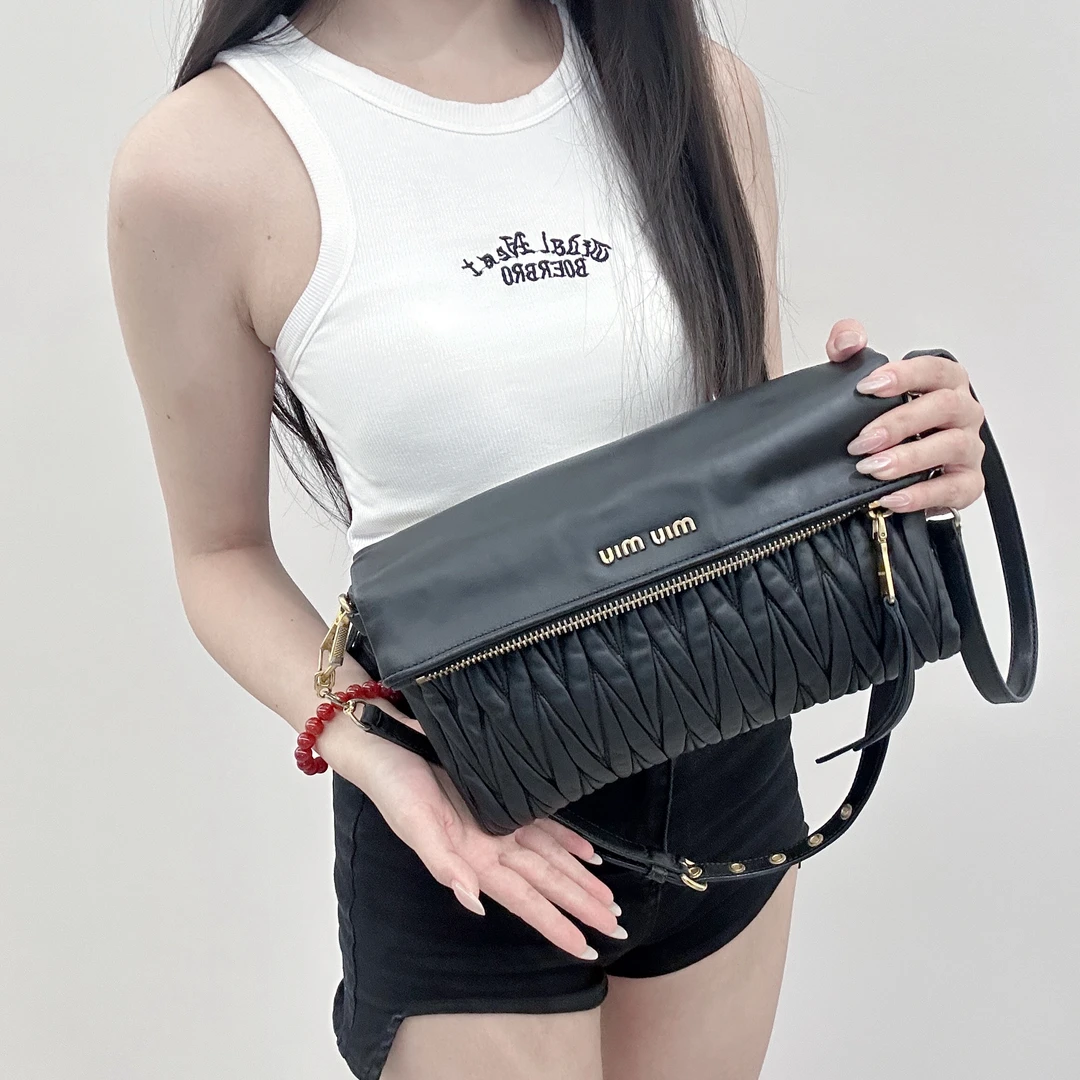95新 MIU MIU/缪缪 小元/黑金miu系千金斜挎包