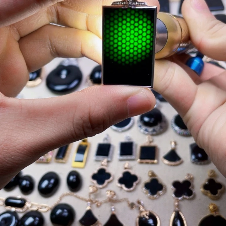 18K金镶嵌定制翡翠墨翠无事牌吊坠