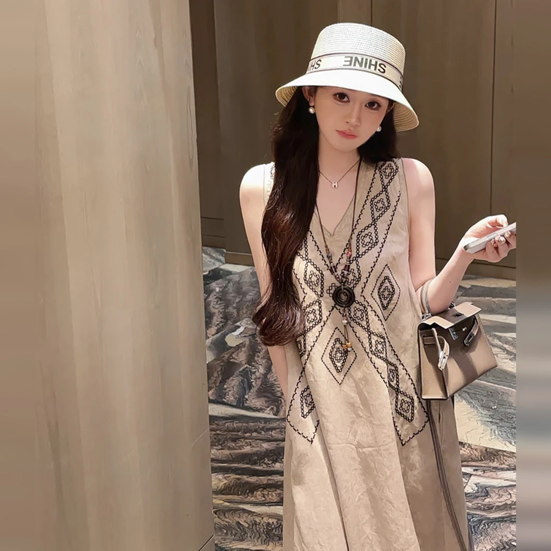 法式老钱风无袖背心连衣裙2025夏新款设计感显瘦直筒中长裙5077
