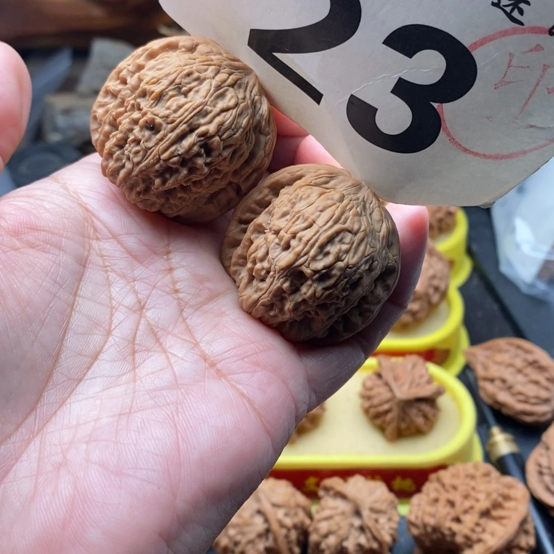 把件文玩核桃38绣球