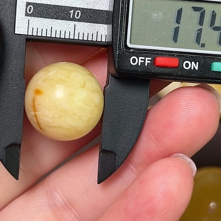 蜜蜡未镶嵌裸石微瑕127