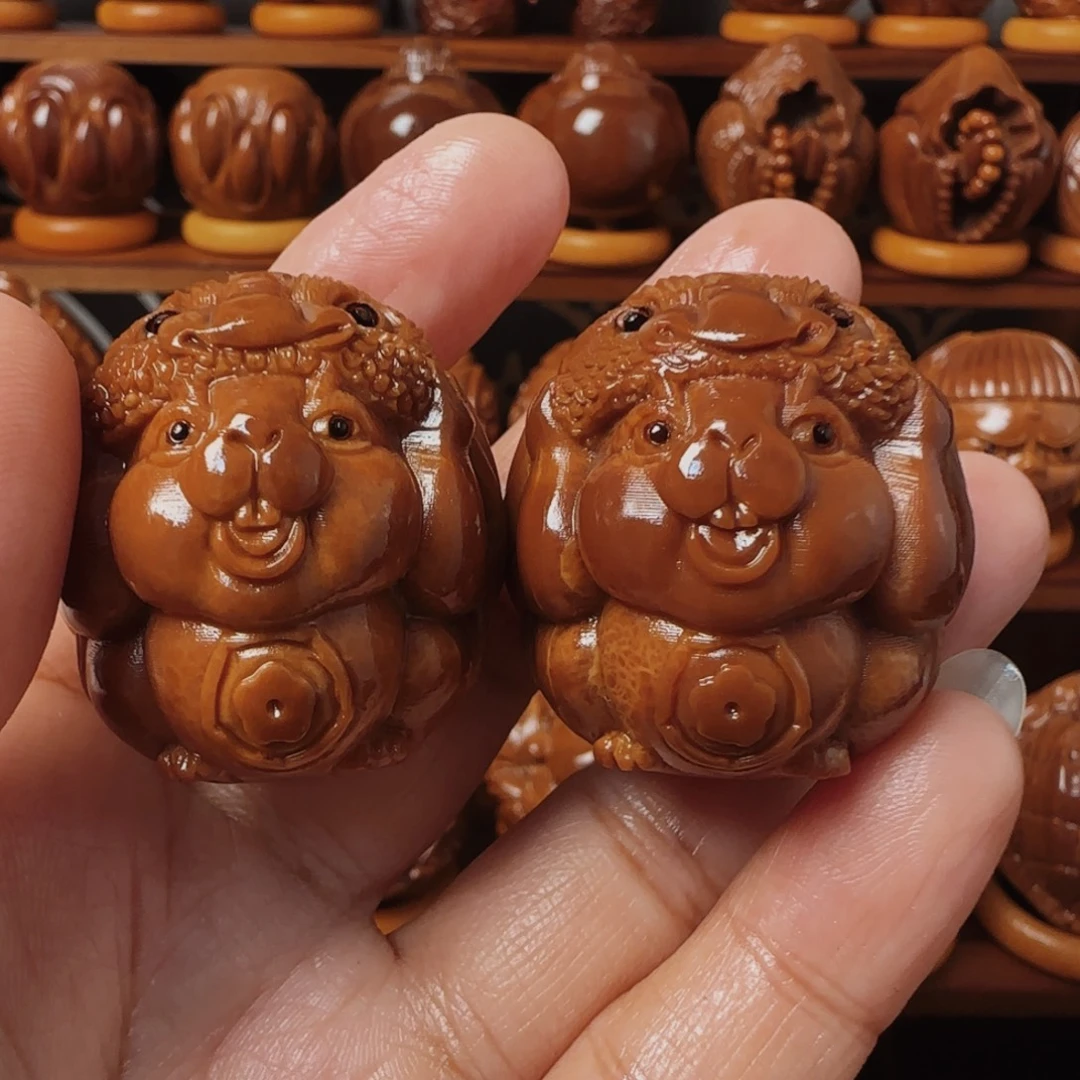 慕***岳把件橄榄核醒狮兔手把件