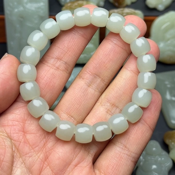 三***桑和田玉未镶嵌颈饰