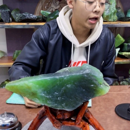 未镶嵌蛇纹石玉原石善*