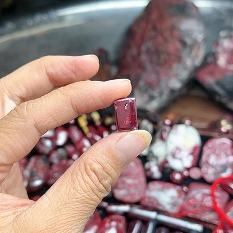【闪购商品】天然辰砂Y**g天然原矿朱砂吊坠