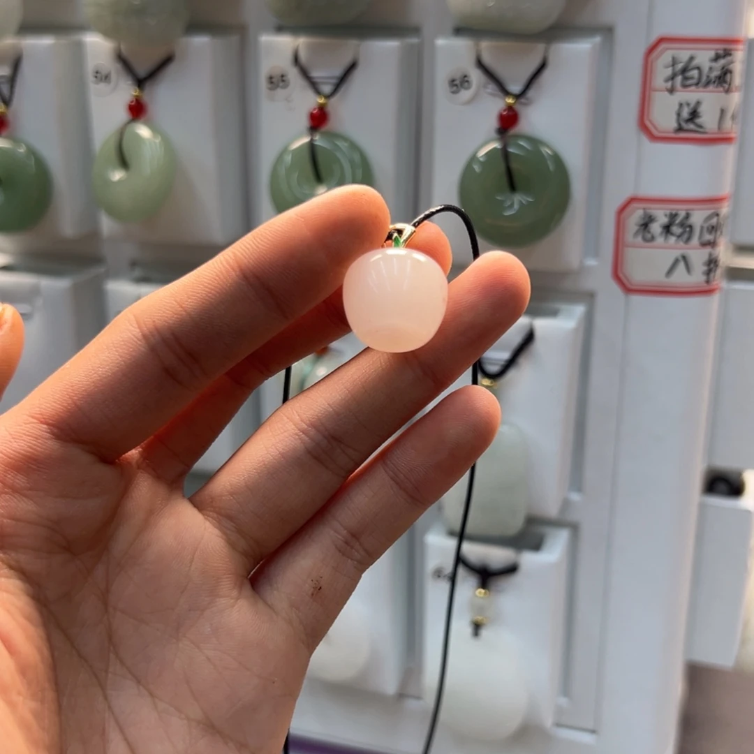 小***白石英质玉（非洲翠）合金颈饰