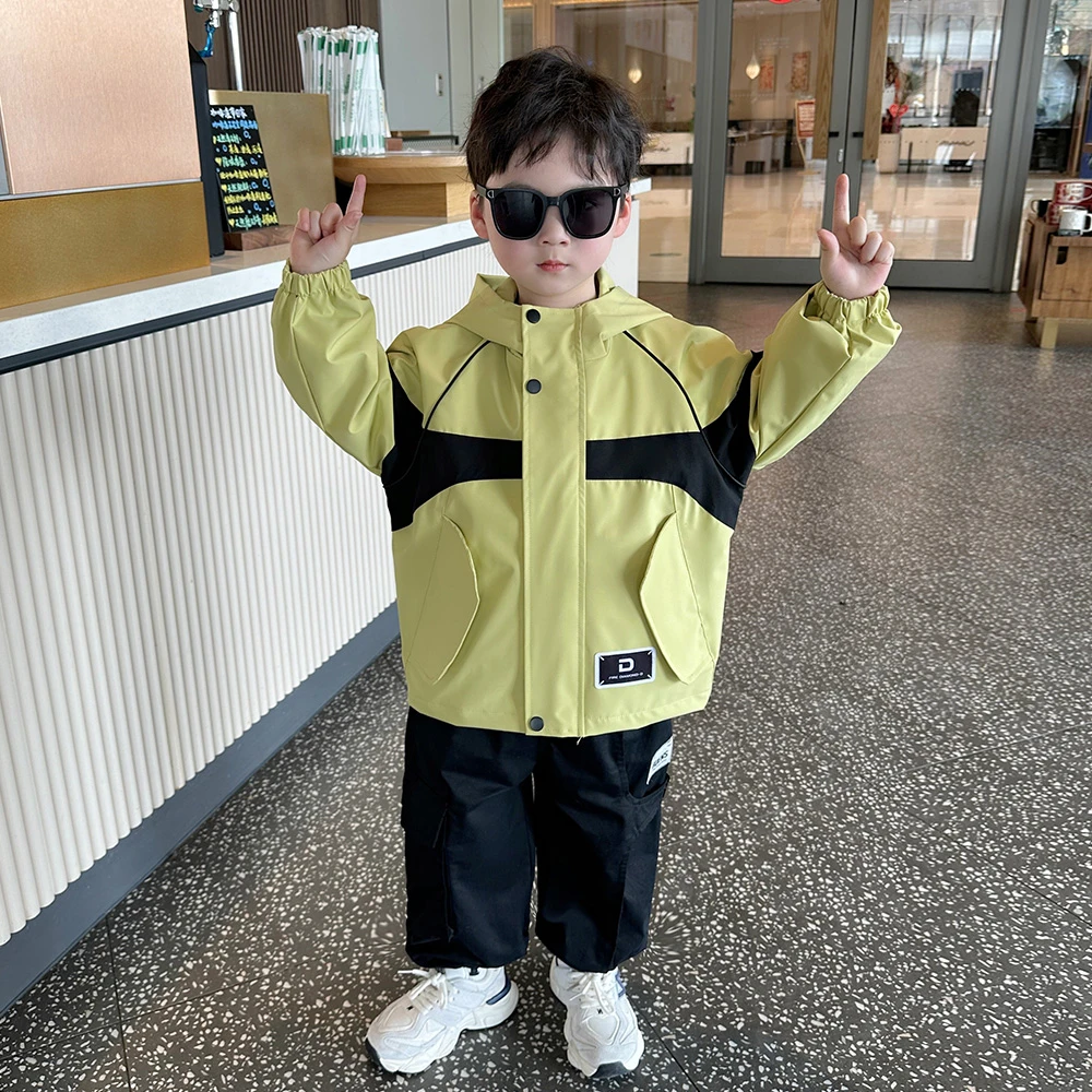 男童春装外套2025新款酷帅中大儿童冲锋衣男孩春秋季炸街连帽风衣