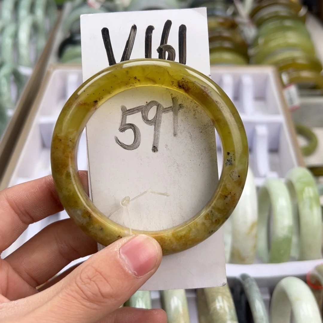 岫玉手镯未镶嵌天然岫玉微瑕，可以正常佩戴