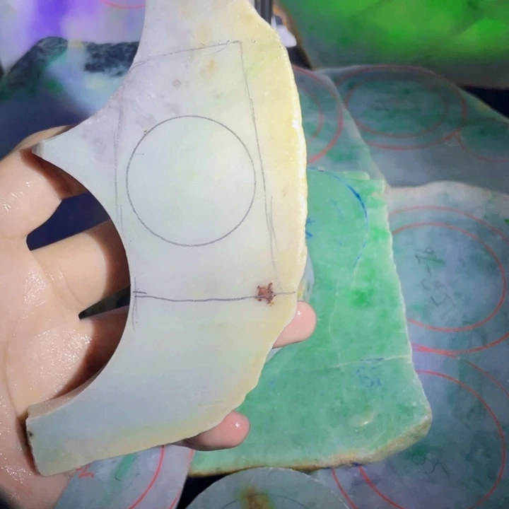 翡翠未镶嵌挂件片料