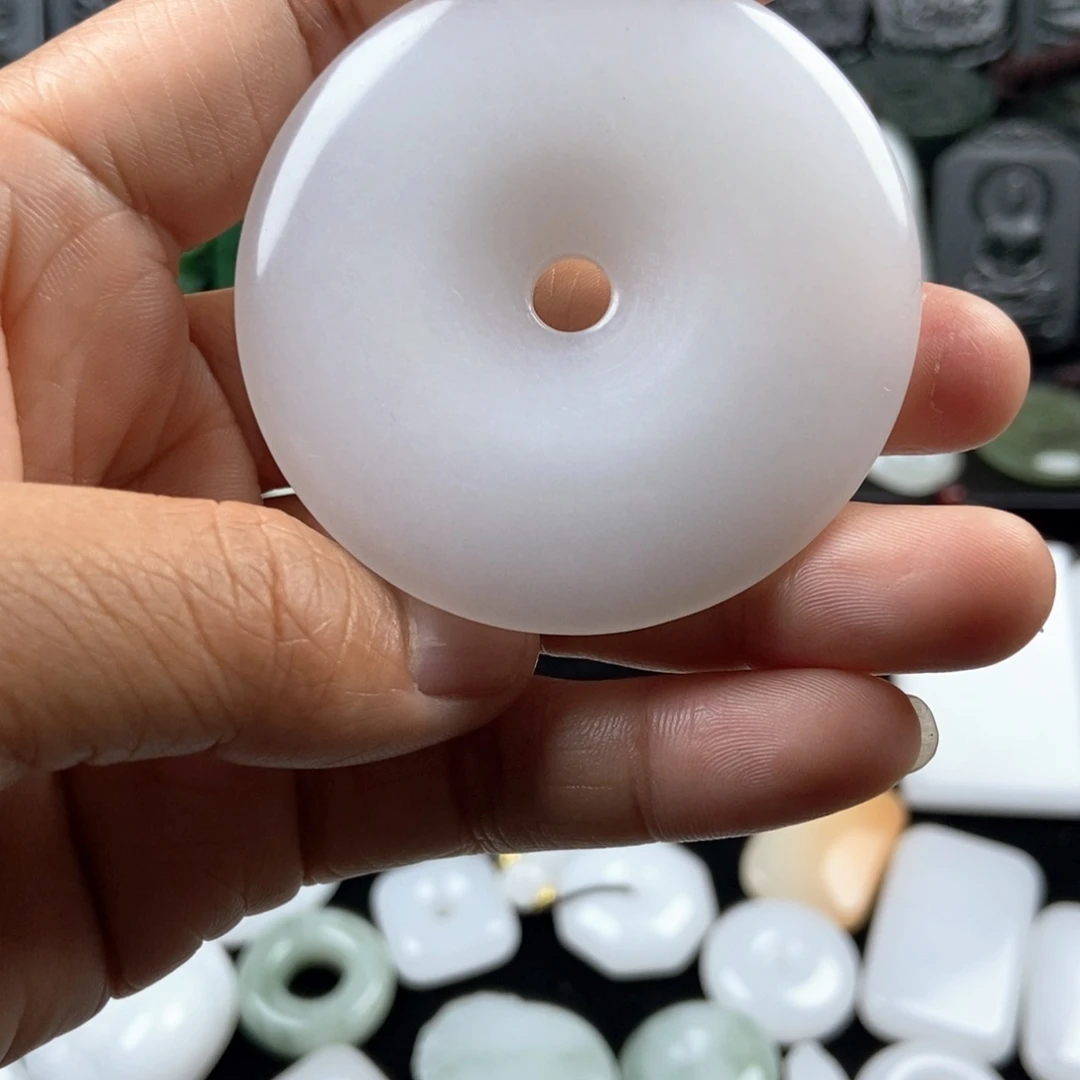石英质玉未镶嵌颈饰