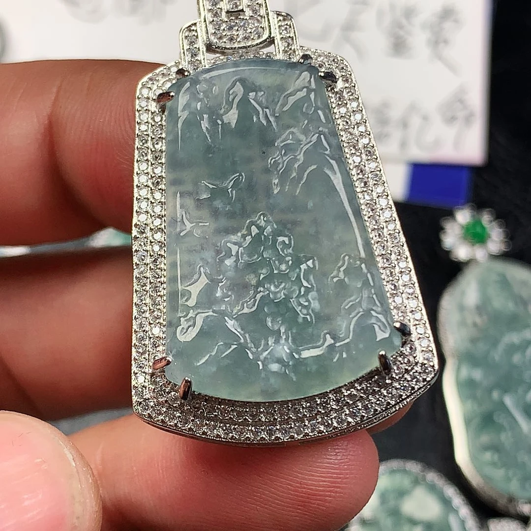 翡翠未镶嵌颈饰山水