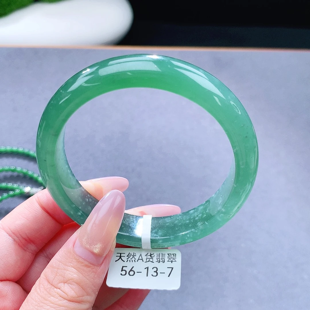 未镶嵌手镯（圆镯）翡翠