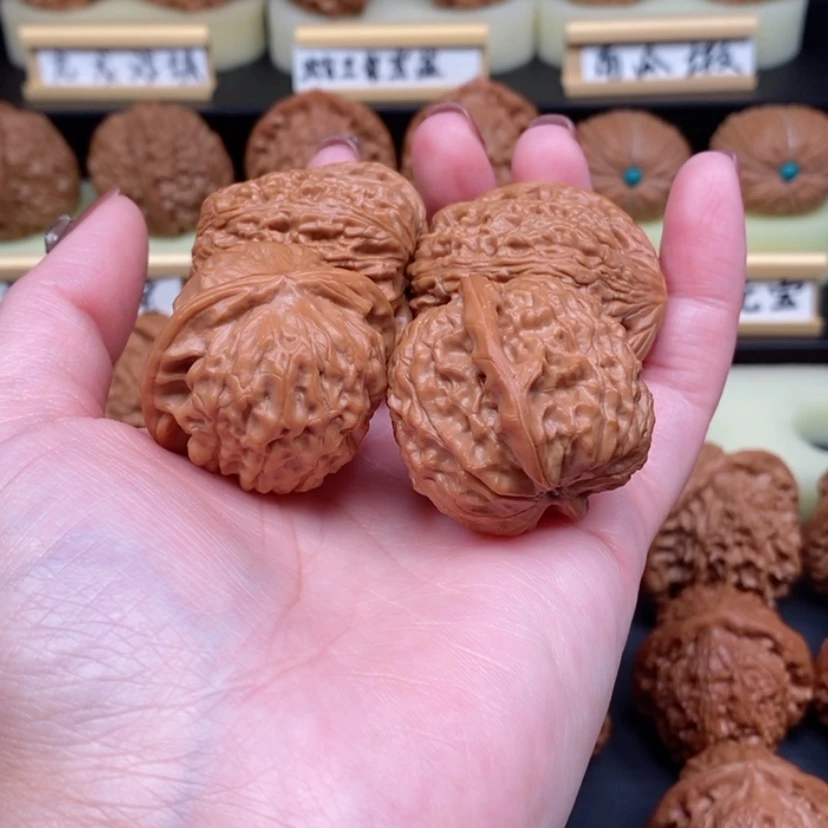 【闪购商品】文玩核桃吊坠龍*绣球石门
