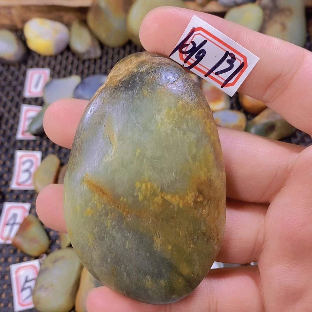颈饰未镶嵌和田玉（糖玉）