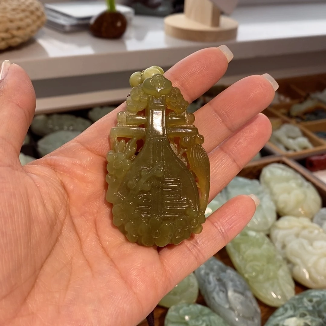 蛇纹石玉未镶嵌颈饰