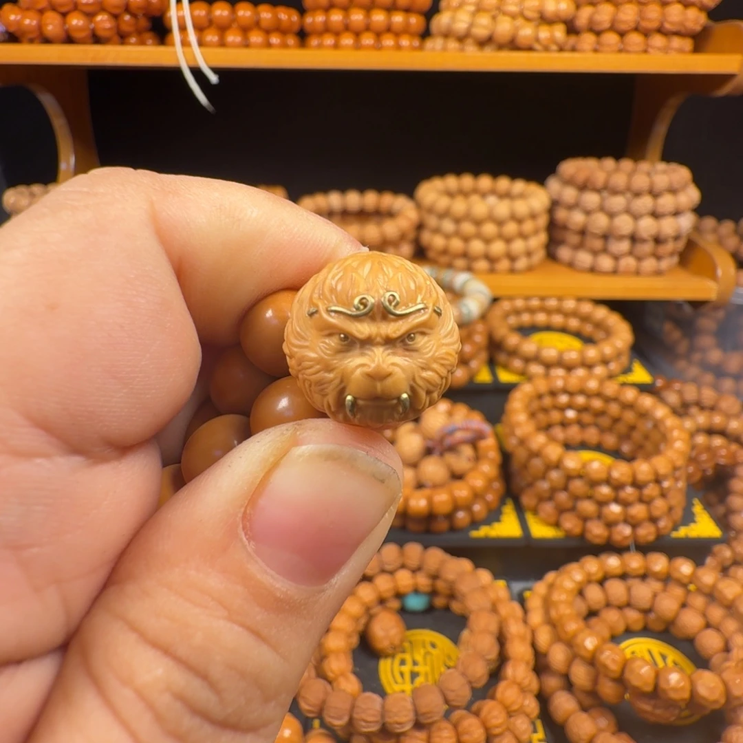 猴头核桃吊坠大圣镶嵌