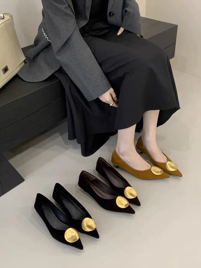 法式尖头小猫跟金属方扣高跟鞋女2025秋冬新款细跟绒面高级感单鞋