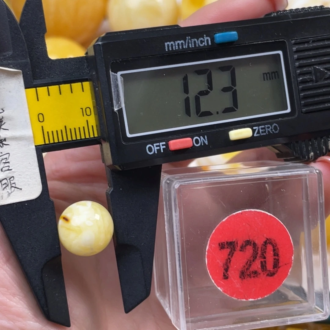 蜜蜡未镶嵌珠宝奇石