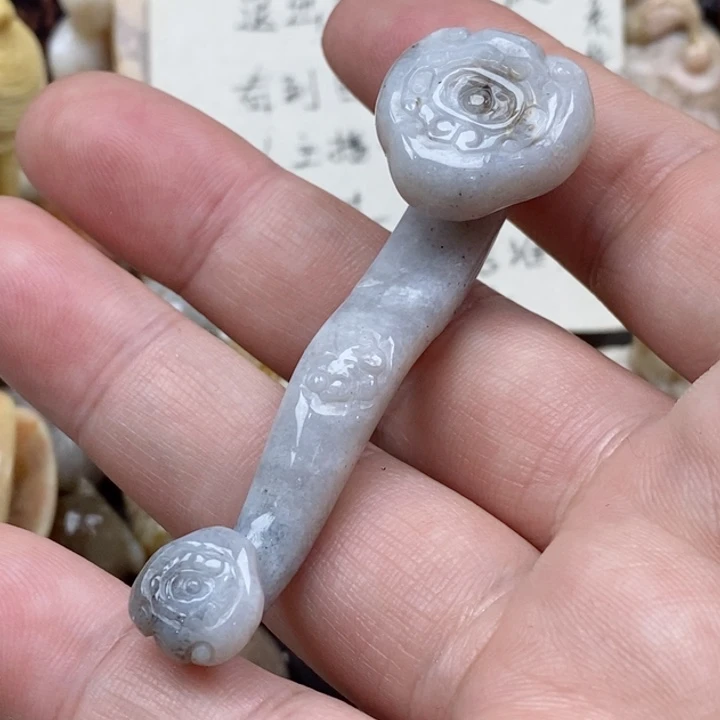 颈饰未镶嵌硅化珊瑚（珊瑚玉）