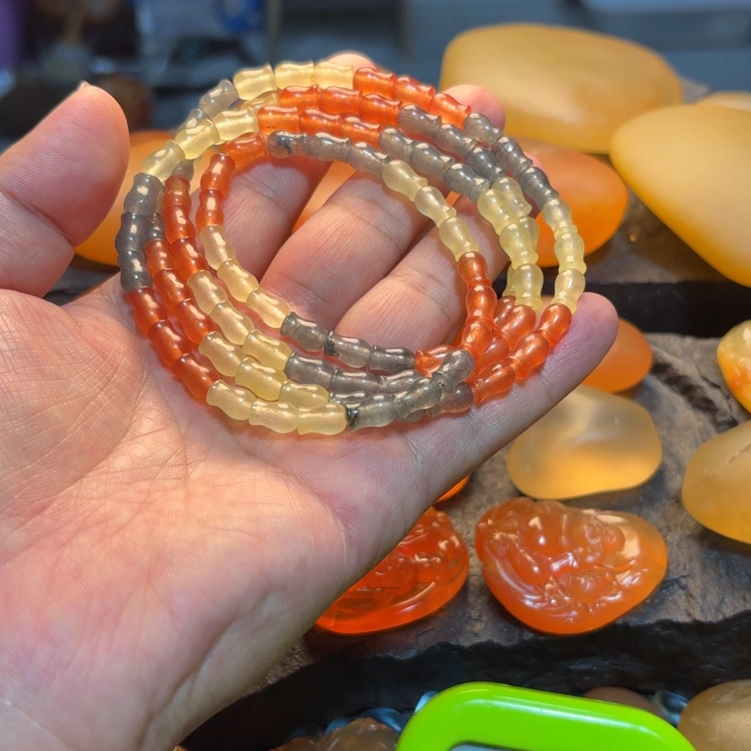 二***姐石英岩玉未镶嵌手串