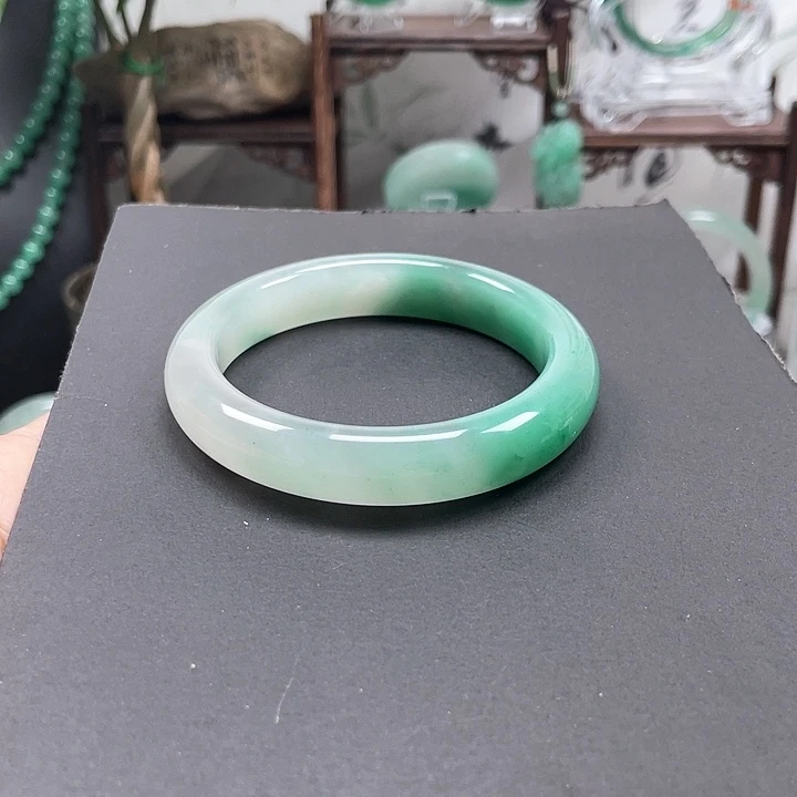 未镶嵌手镯石英质玉