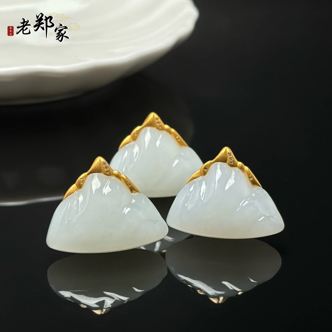 【老郑家】18K金镶和田玉吊坠 3463 多样性发1件 约23*29*12mm