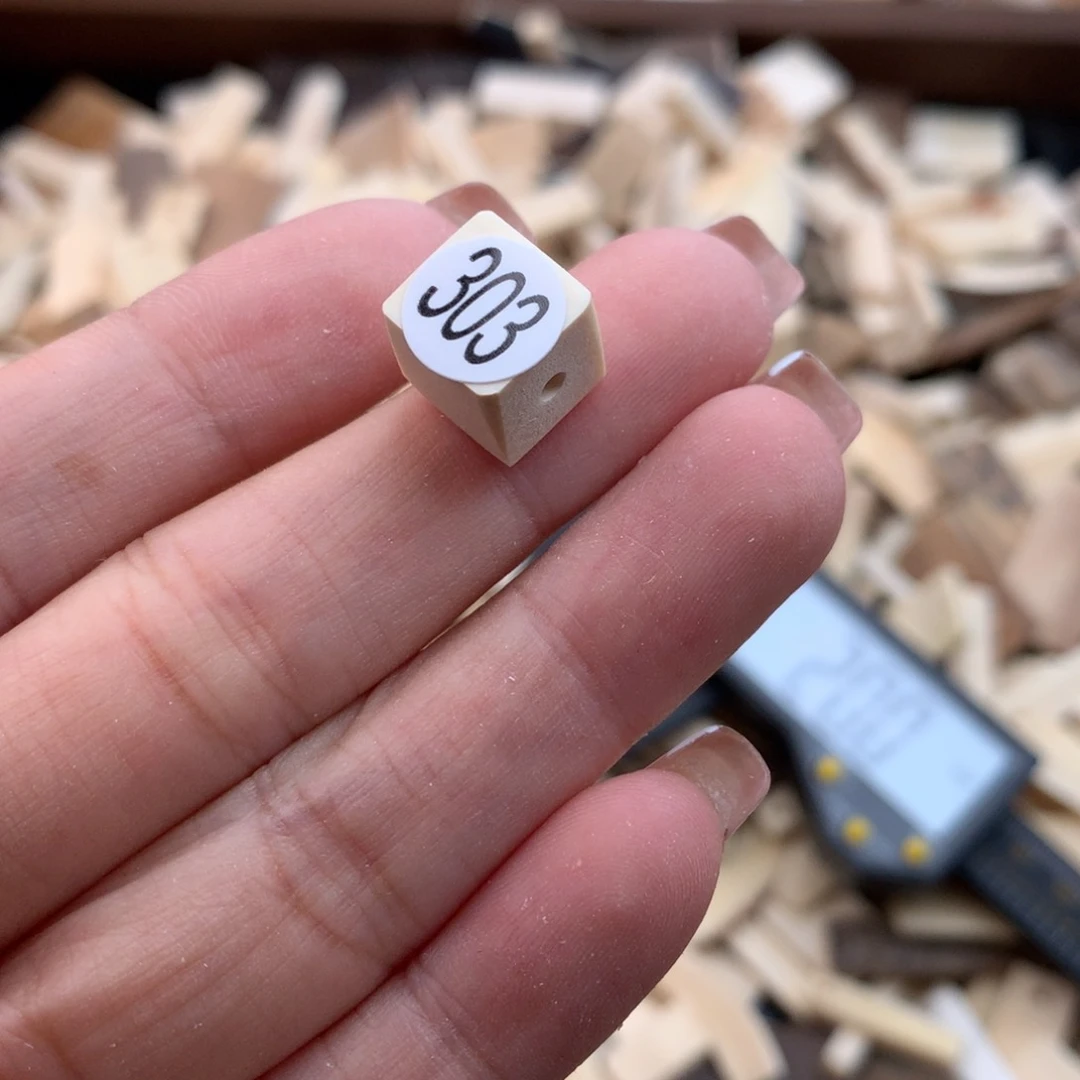 泥塑不打孔联系客服