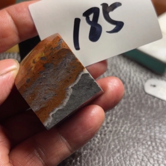 老挝石醉**歌老挝精美素章