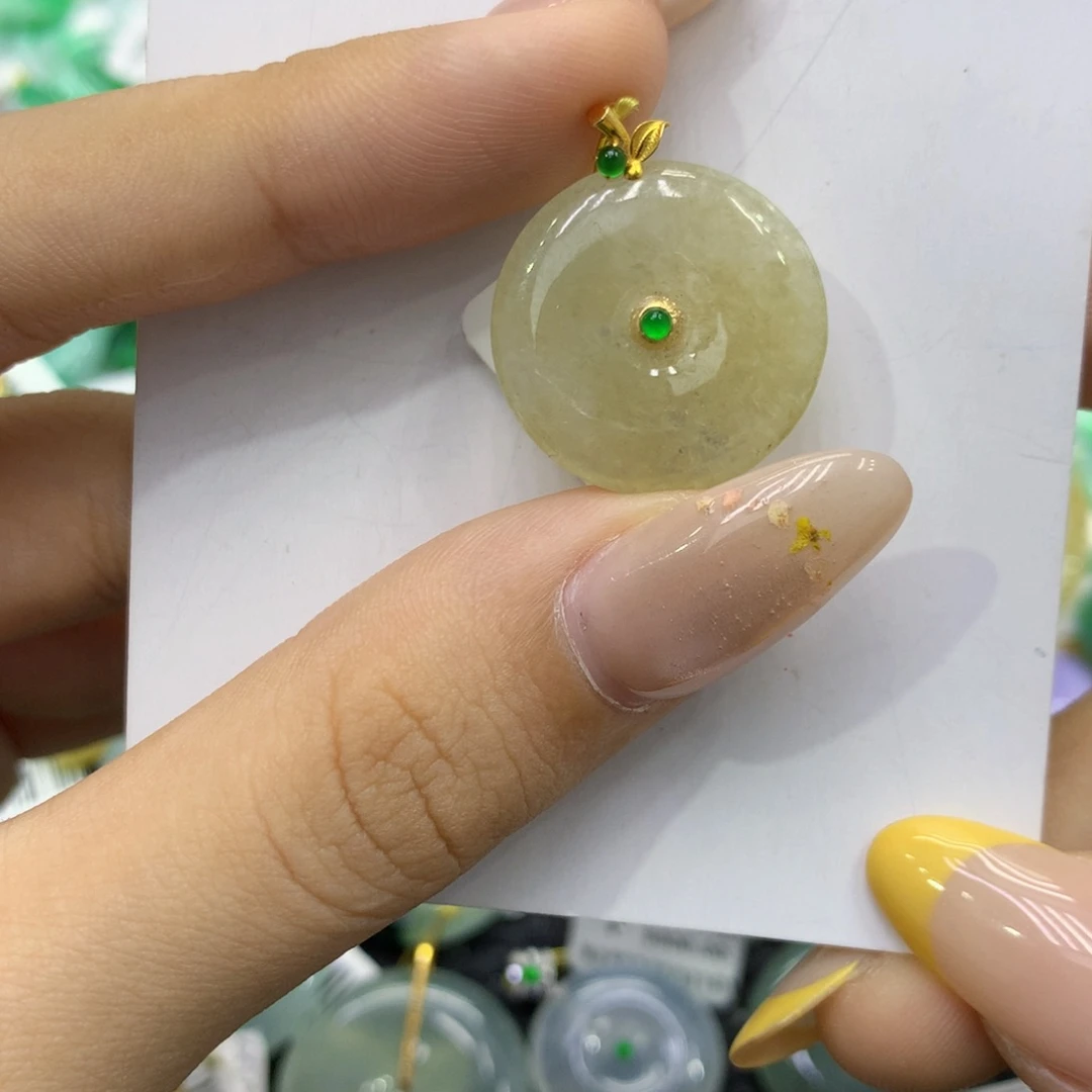 翡翠18K金镶嵌颈饰