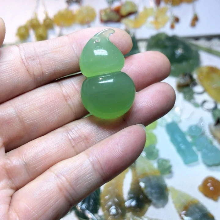 【闪购商品】蛇纹石玉耳环未镶嵌