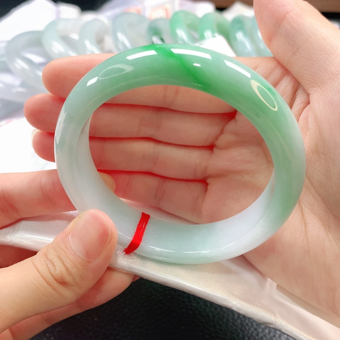 翡翠手镯未镶嵌57圈