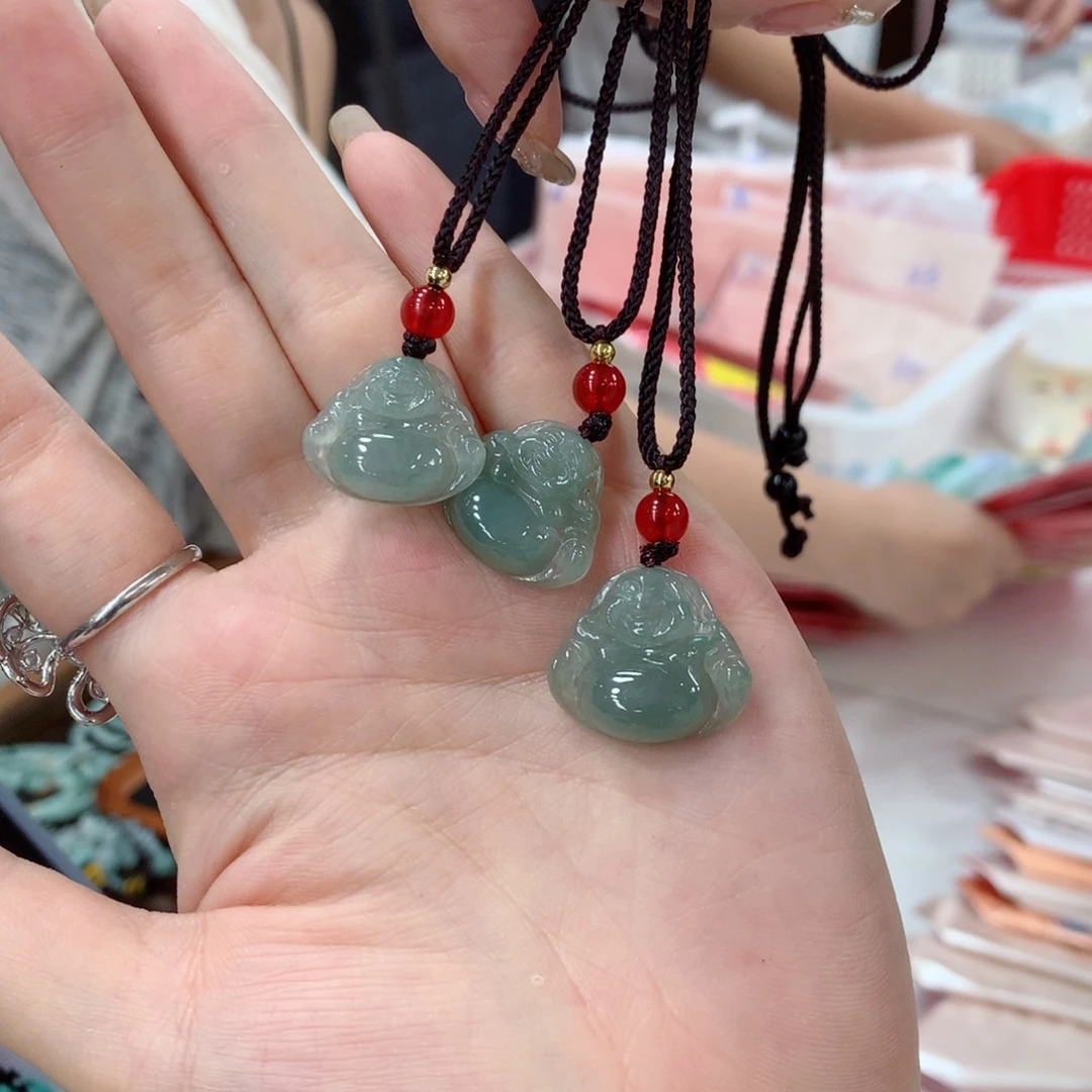 翡翠未镶嵌颈饰?**?多样性发1