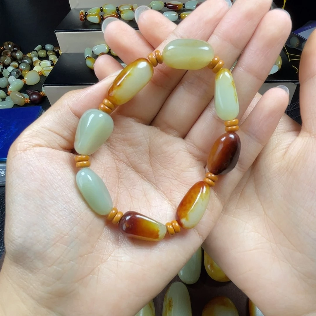 和田玉未镶嵌颈饰木*红